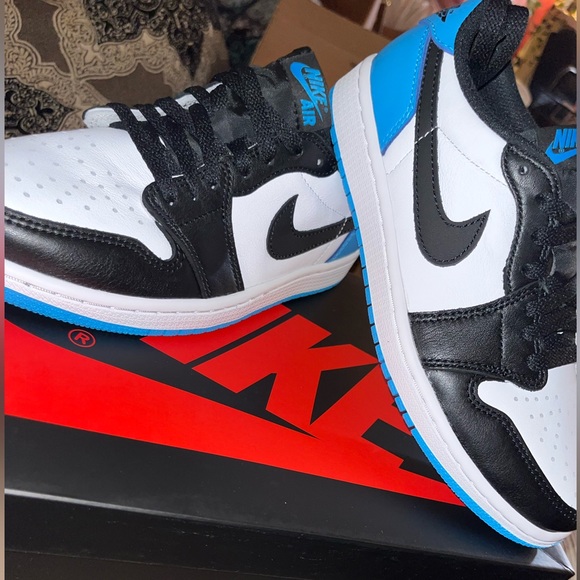 Air Jordan 1 Low OG - Picture 2 of 2